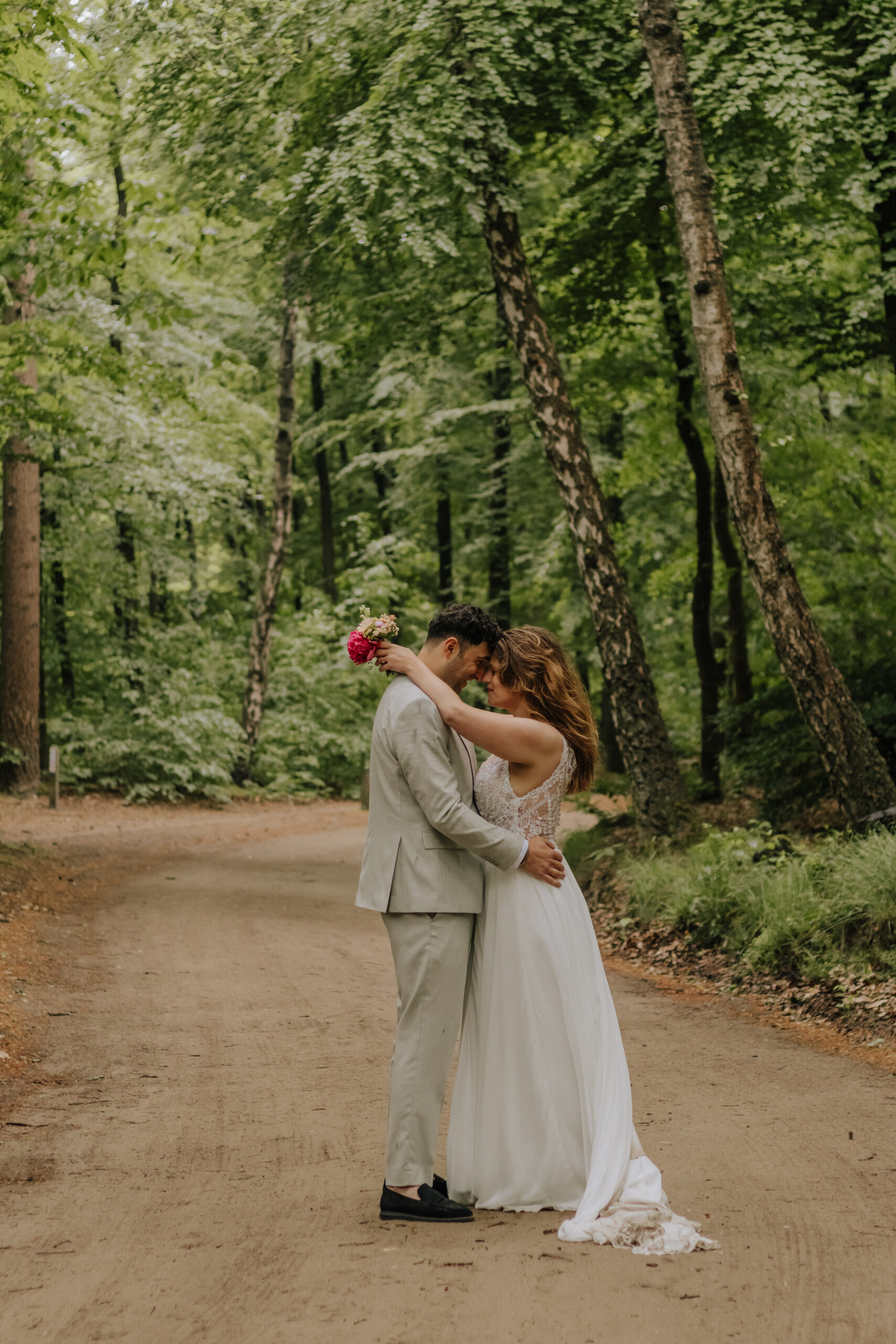 Bruidsfotografie fotoshoot bruidspaar Puttense Bos